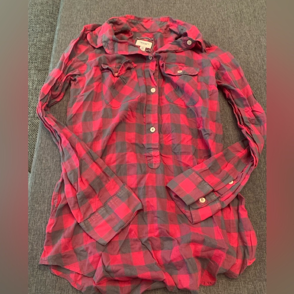 American Eagle Pink and Grey Checkered Button Down